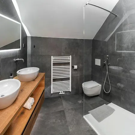 Grad - Sauna & Hot Tub Apartmán Bled